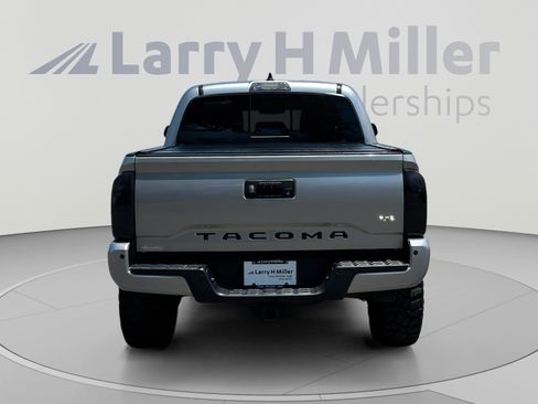 Used 2021 Toyota Tacoma TRD Off-Road w/ Technology Package AWD/4WD image 4