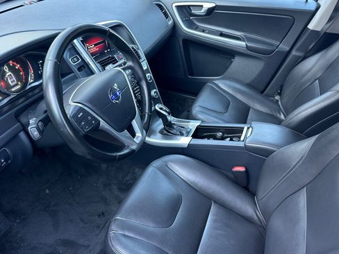 Used 2016 Volvo XC60 T5 Premier w/ Proximity Package image 10