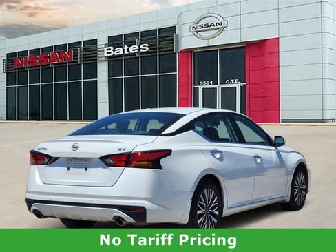 Certified 2024 Nissan Altima 2.5 SV w/ SV Premium Package FWD image 4