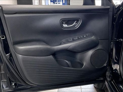 Used 2024 Honda HR-V LX image 9
