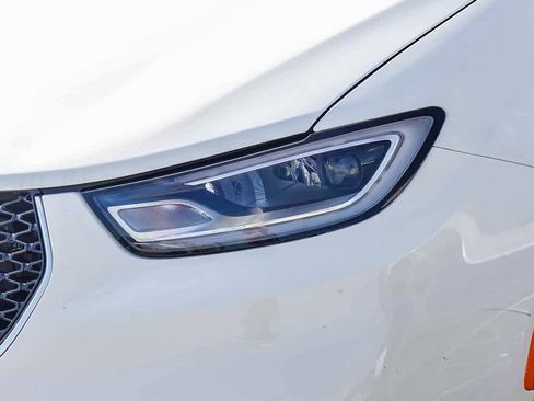 Certified 2023 Chrysler Pacifica Touring-L image 5