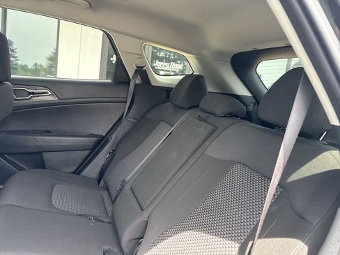 Used 2025 Kia Sportage LX image 5