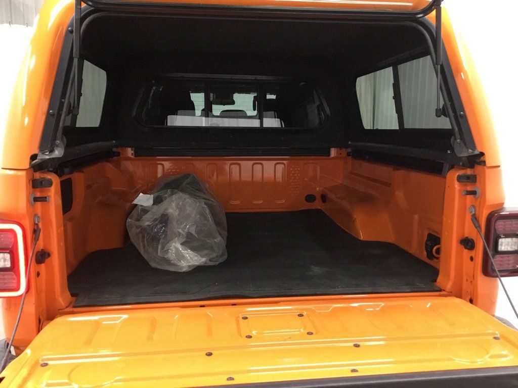 Used 2025 Jeep Gladiator Mojave AWD/4WD image 16