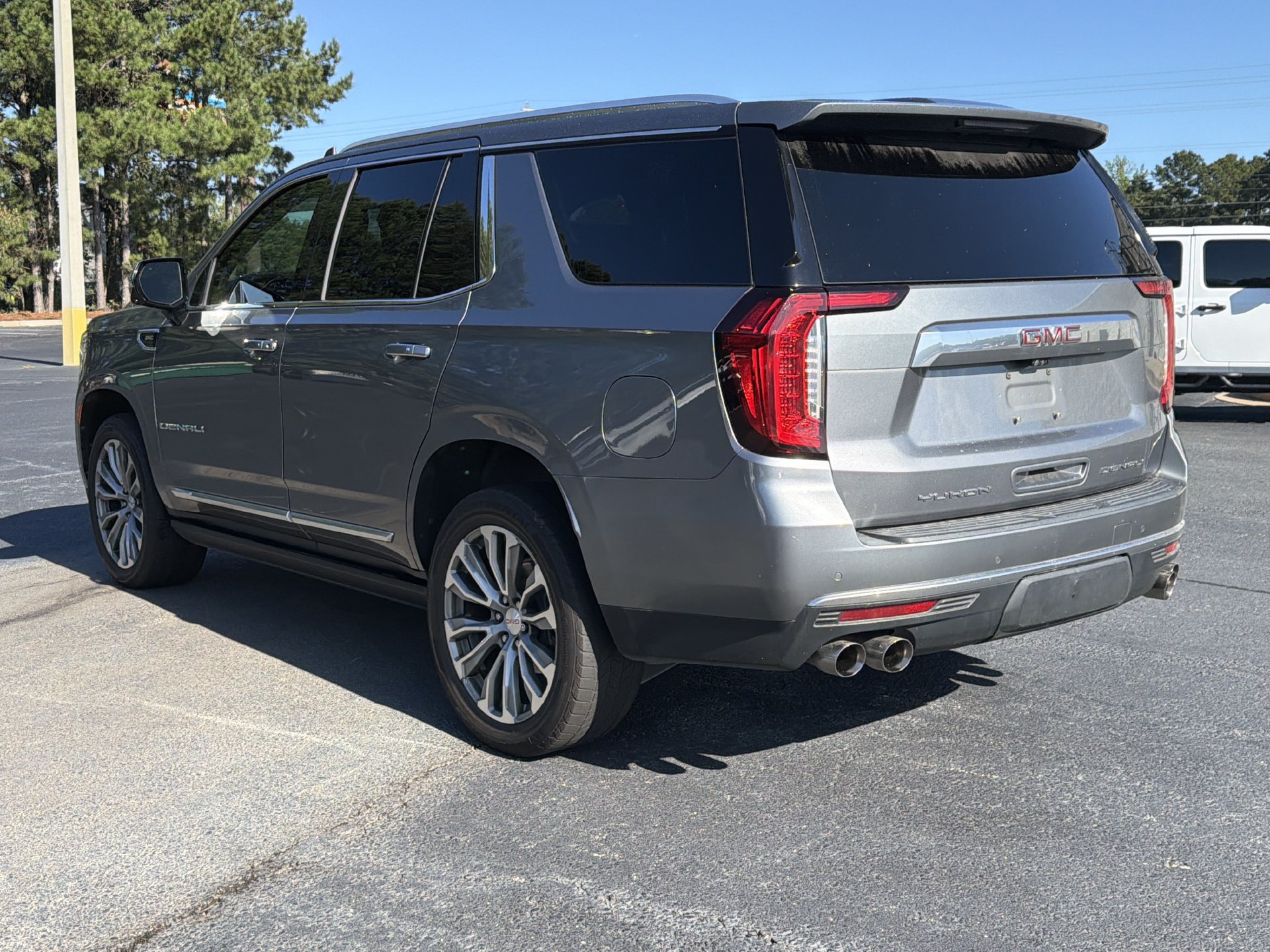 Used 2021 GMC Yukon Denali w/ Denali Premium Package AWD/4WD image 15