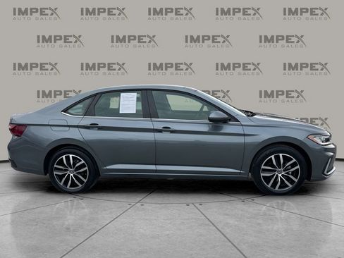 Used 2025 Volkswagen Jetta SE image 6