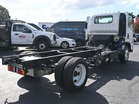 New 2025 Isuzu NPR HD image 8