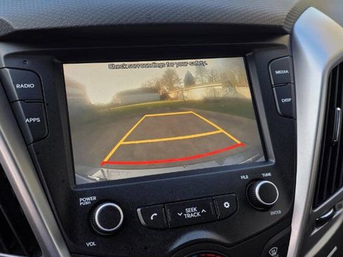 Used 2017 Hyundai Veloster image 18