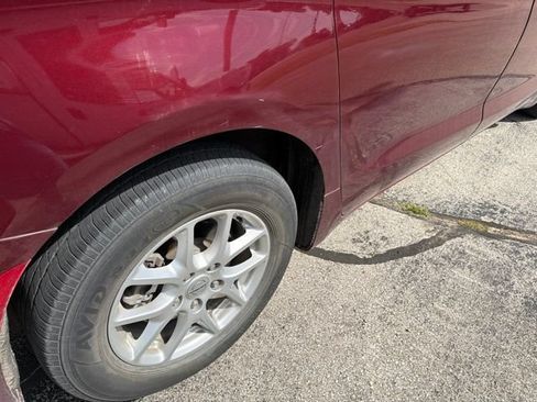 Used 2023 Chrysler Pacifica Touring-L FWD image 5