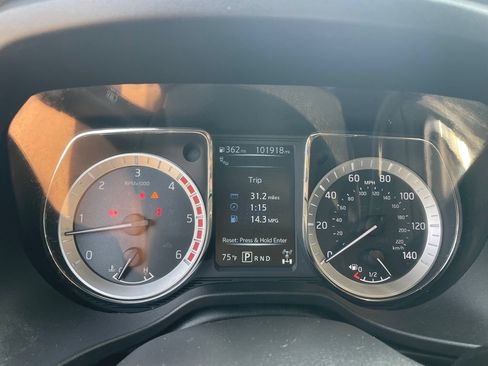 Used 2018 Nissan Titan SV w/ SV Convenience Package AWD/4WD image 30