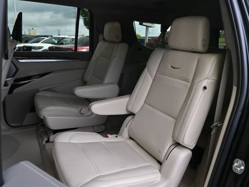 Used 2025 Cadillac Escalade ESV Sport Platinum w/ LPO, ONYX Package AWD/4WD image 35