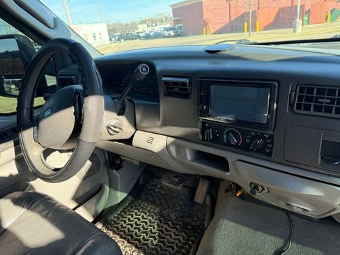 Used 2004 Ford F250 XLT image 6