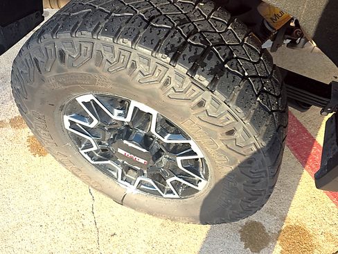 Used 2024 GMC Sierra 2500 AT4X AWD/4WD image 13