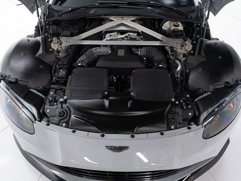 Used 2023 Aston Martin V8 Vantage Coupe image 9