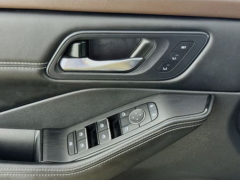 Used 2023 Nissan Rogue SL w/ SL Premium Package image 21