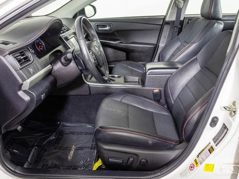Used 2017 Toyota Camry SE FWD image 19