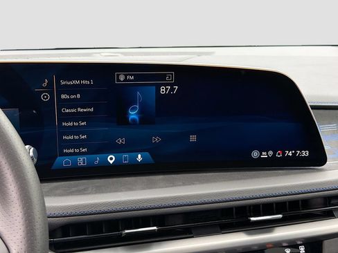 Used 2025 Cadillac XT4 Sport w/ Technology Package FWD image 15