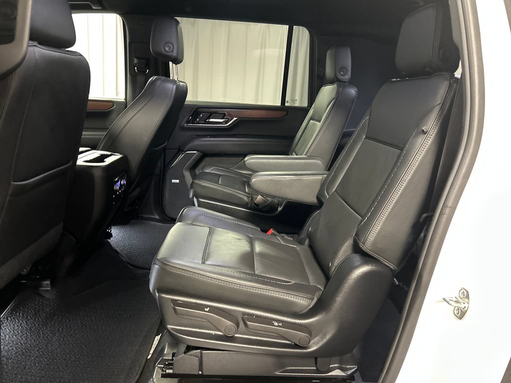 Used 2025 GMC Yukon XL Denali AWD/4WD image 22