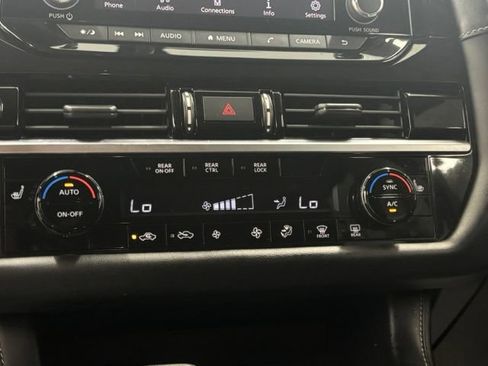 Used 2022 Nissan Pathfinder SV AWD/4WD image 30