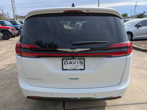 New 2026 Chrysler Pacifica Select image 5