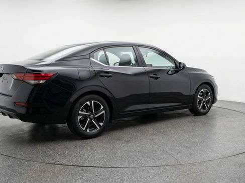 Used 2025 Nissan Sentra SV image 9