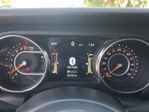 Used 2021 Jeep Gladiator Overland AWD/4WD image 13
