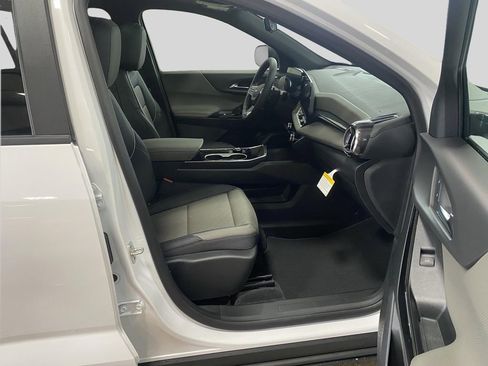 New 2026 Chevrolet Equinox LT w/ Convenience Package II image 16