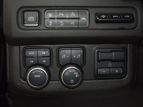 Used 2023 Chevrolet Tahoe Premier w/ Advanced Technology Package AWD/4WD image 34