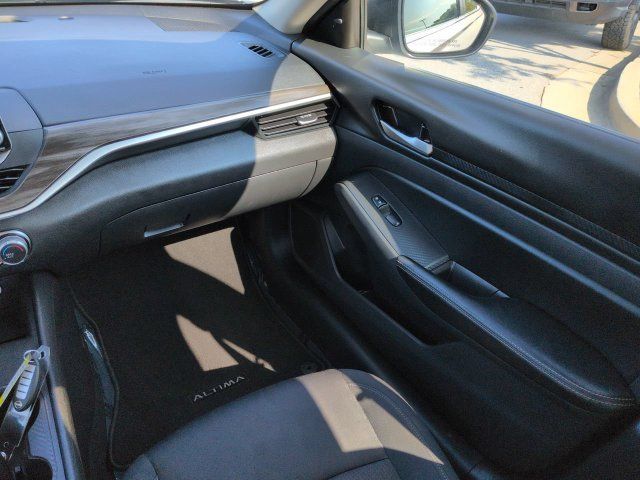 Used 2025 Nissan Altima 2.5 SV FWD image 15