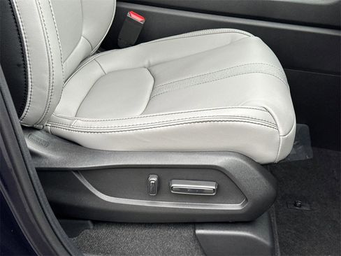 New 2025 Honda Pilot Touring image 11