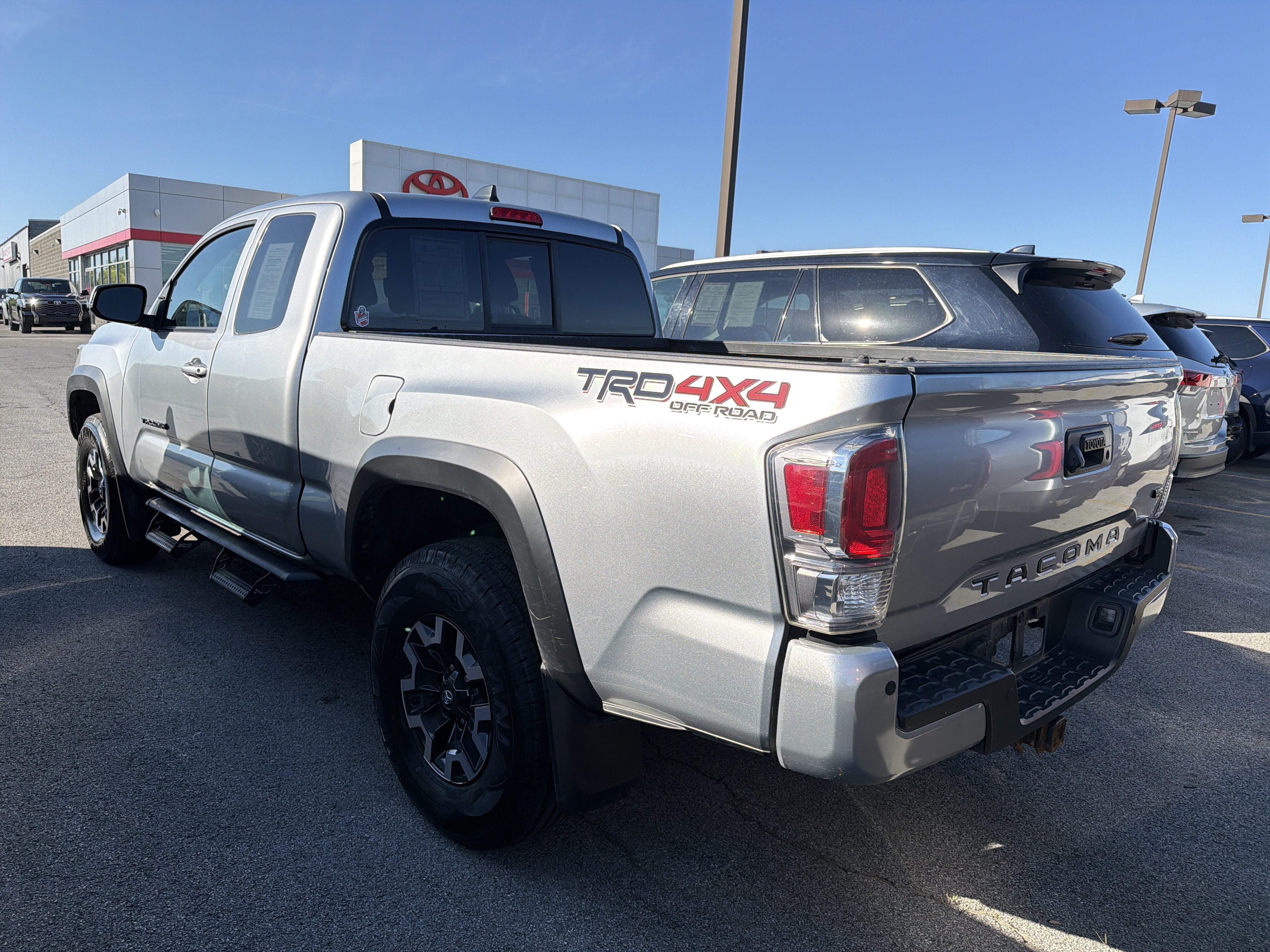Certified 2022 Toyota Tacoma TRD Off-Road AWD/4WD image 5