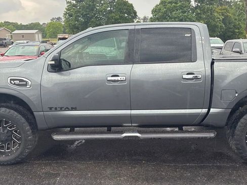 Used 2017 Nissan Titan SV AWD/4WD image 3