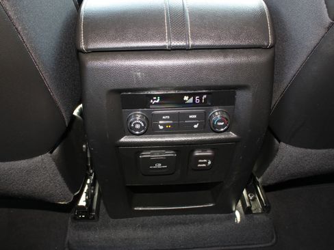 Used 2023 Chevrolet Traverse Premier image 27