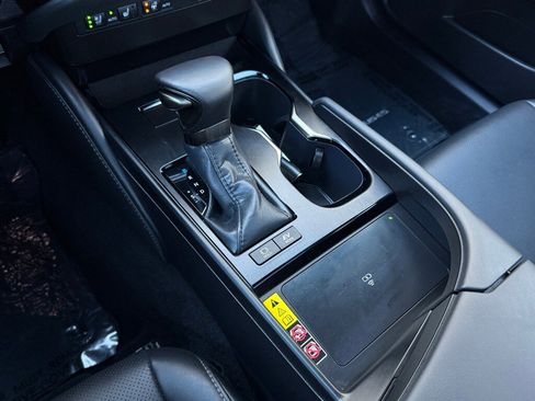 Certified 2025 Lexus ES 300h w/ Premium Package image 20