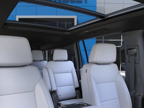 New 2026 Chevrolet Suburban Premier w/ Sun And Tow Package AWD/4WD image 24