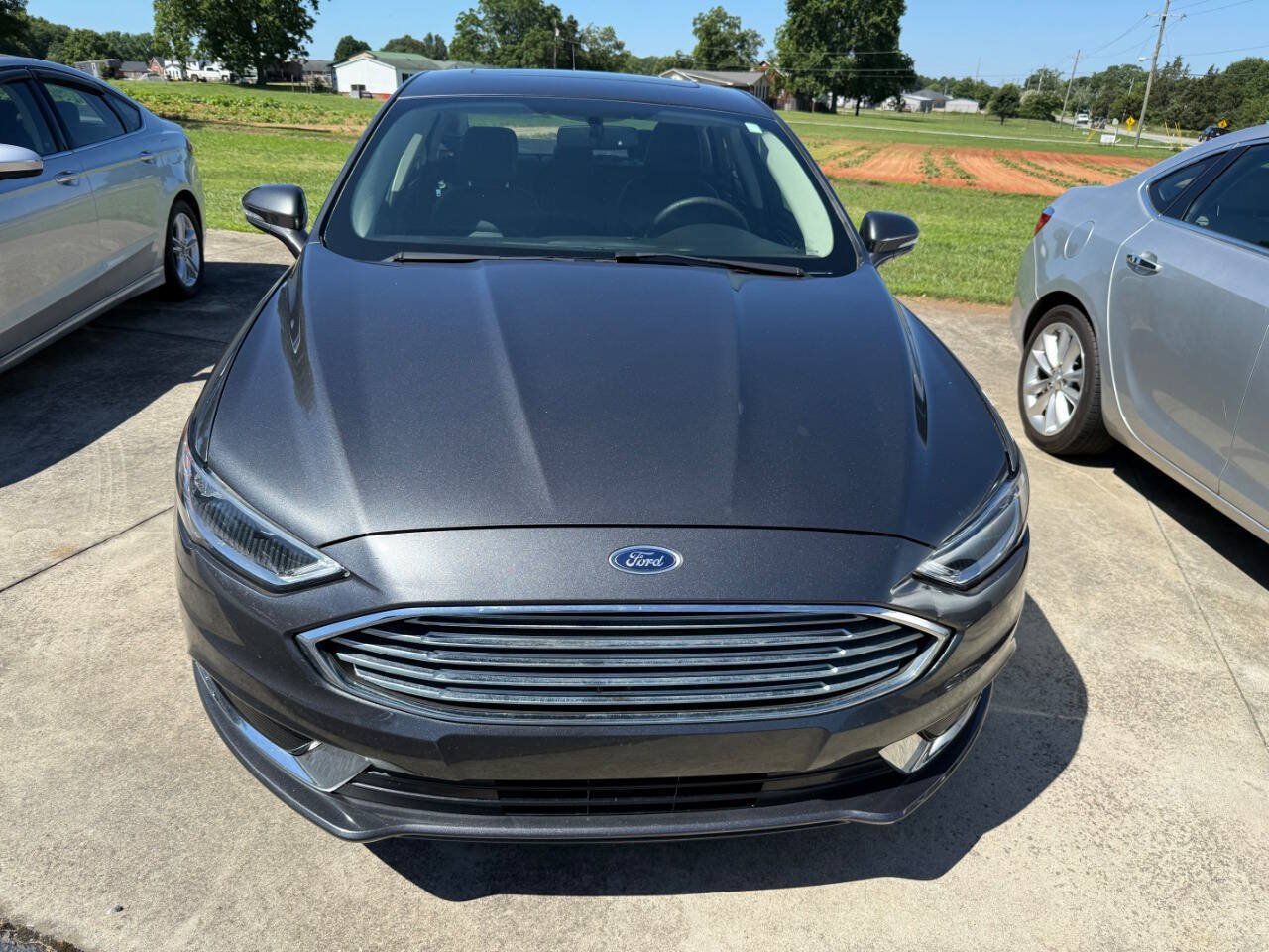 Used 2018 Ford Fusion SE w/ Fusion SE Technology Package FWD image 6