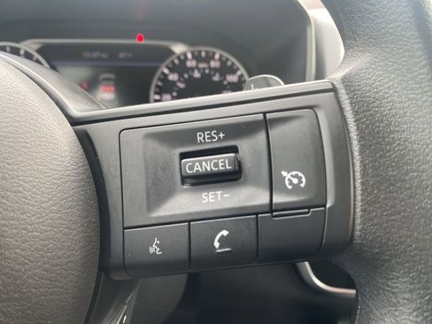 Used 2023 Nissan Rogue S image 17