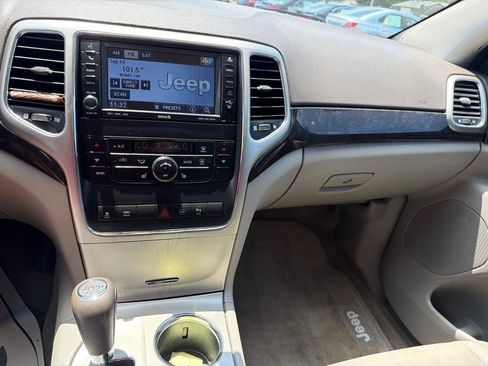 Used 2011 Jeep Grand Cherokee Laredo AWD/4WD image 16