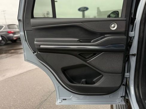 Used 2025 Lincoln Navigator Reserve w/ Jet Appearance Package AWD/4WD image 19