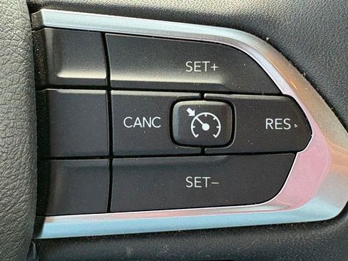 Used 2025 Jeep Compass Latitude AWD/4WD image 23
