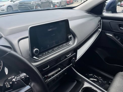Used 2025 Nissan Rogue SV FWD image 17