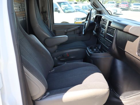 Used 2025 GMC Savana 2500 w/ Driver Convenience Package RWD image 33