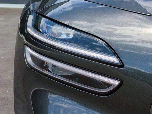 Certified 2025 Genesis G70 2.5T w/ Sport Prestige Package image 9