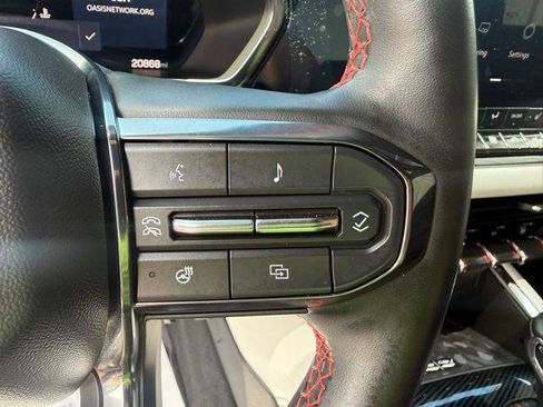 Used 2024 GMC Canyon AT4X AWD/4WD image 9