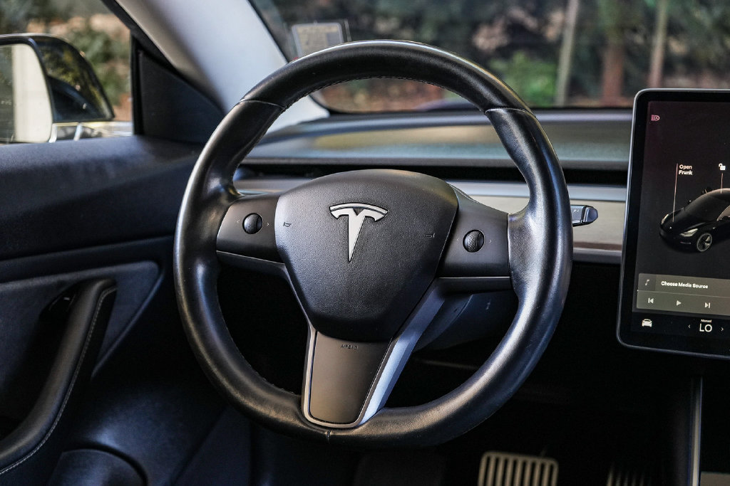 Used 2019 Tesla Model 3 Standard Range Plus RWD image 13