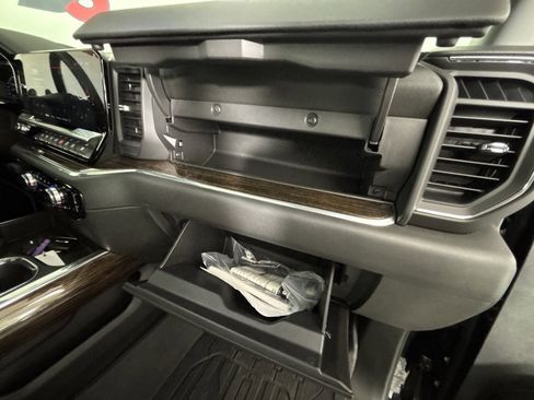 Used 2024 GMC Sierra 1500 Elevation w/ Elevation Premium Package image 37