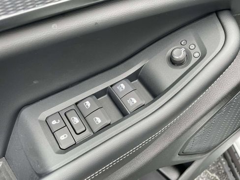 New 2025 Jeep Grand Cherokee Altitude image 27