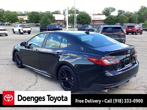 Used 2025 Toyota Camry SE image 5