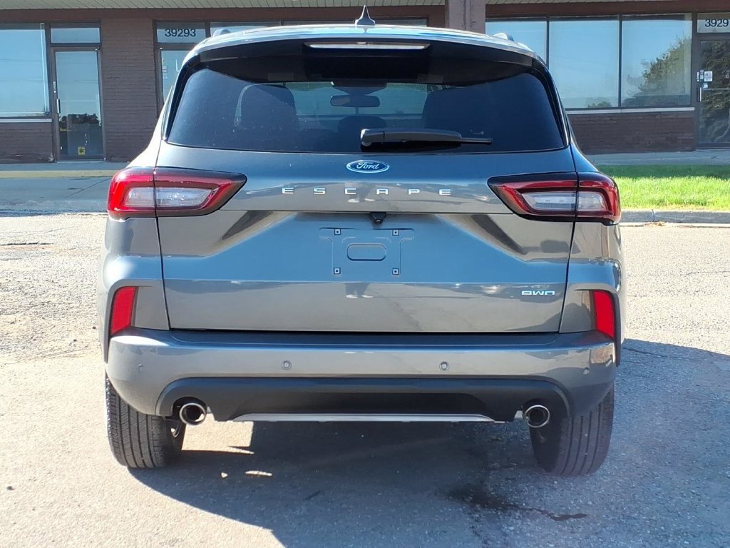 Used 2024 Ford Escape ST-Line w/ Tech Pack #1 AWD/4WD image 4