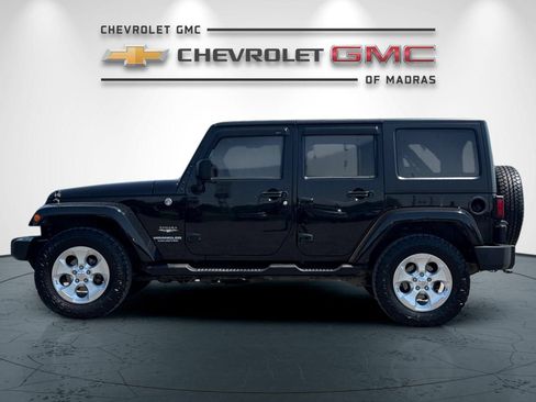 Used 2013 Jeep Wrangler Unlimited Sahara w/ Connectivity Group AWD/4WD image 6