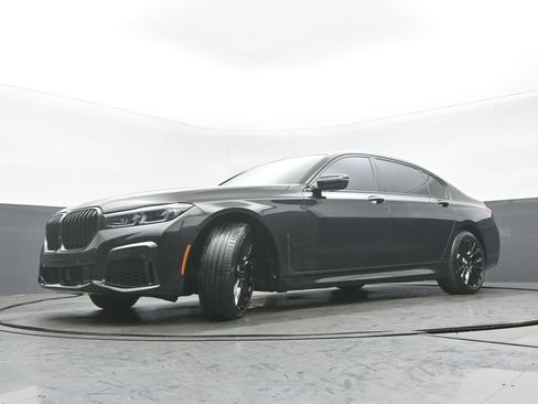 Used 2022 BMW 750i xDrive w/ Executive Package image 31